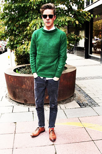 緑色セーターのカジュアルコーディネート メンズ Italy Web
