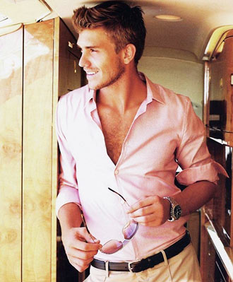 ピンク色シャツの30代男性向けコーディネート メンズ Italy Web