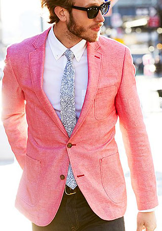 ピンク色のテーラードジャケットの着こなし メンズ Italy Web