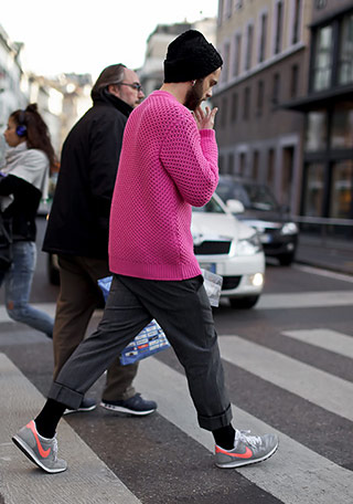 ピンク色カーディガンの着こなし メンズ Italy Web