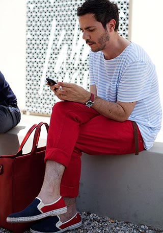 ボーダーｔシャツ 赤パンツの着こなし メンズ Italy Web