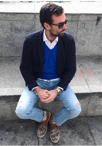 春 紺ジャケット 青ニット ブルージーンズの着こなし メンズ Italy Web