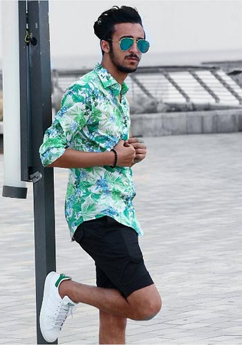夏 緑アロハシャツ スタンスミス 濃紺ショーツの着こなし メンズ Italy Web