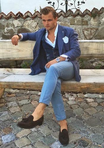 春 紺ジャケット 青パンツ デニムジレの着こなし メンズ Italy Web